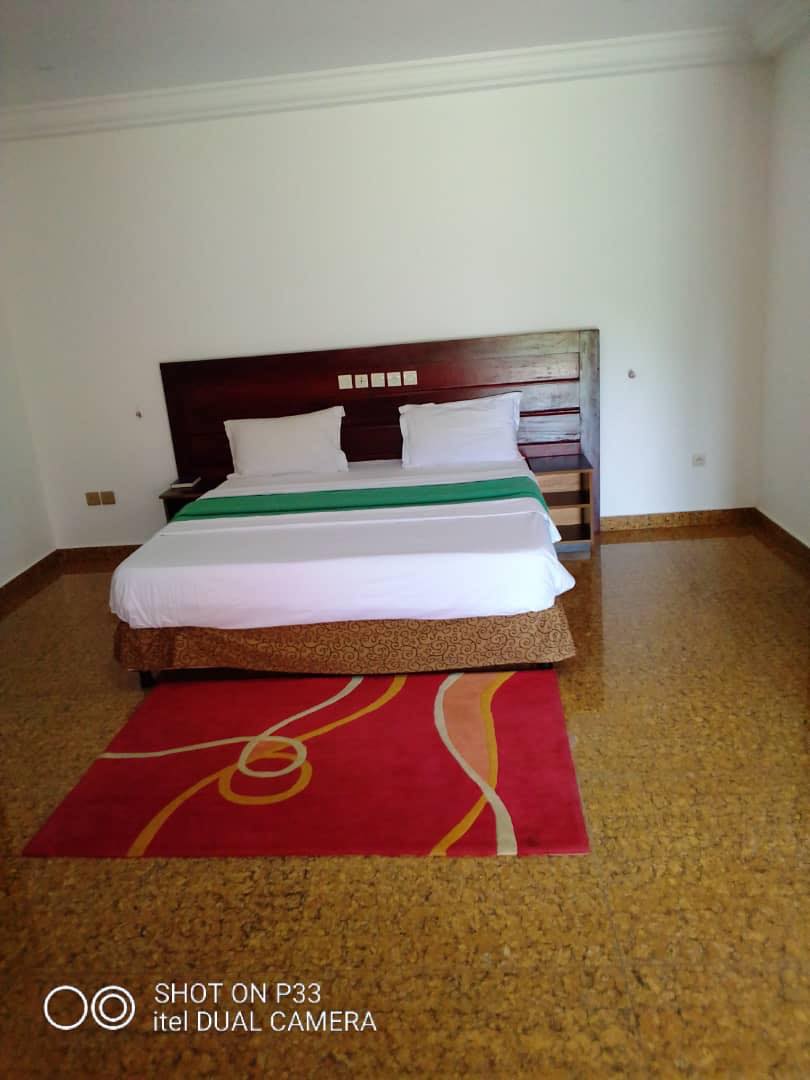 Chambre confortable de l'hôtel Novela Star